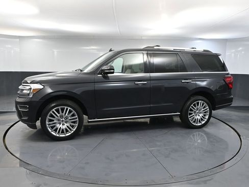 Used 2024 Ford Expedition Limited image 11