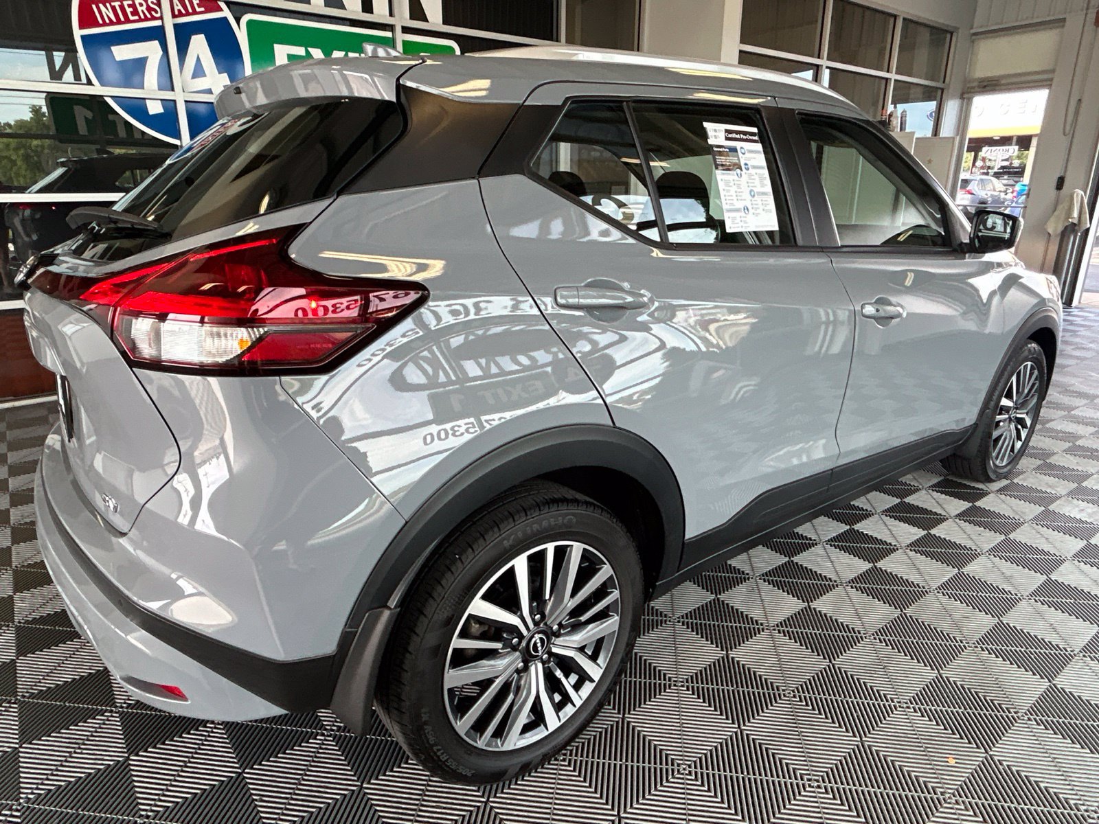 Used 2023 Nissan Kicks SV FWD image 6