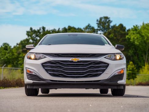Used 2023 Chevrolet Malibu LS FWD image 2