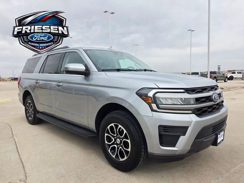Used 2024 Ford Expedition Max XLT image 3