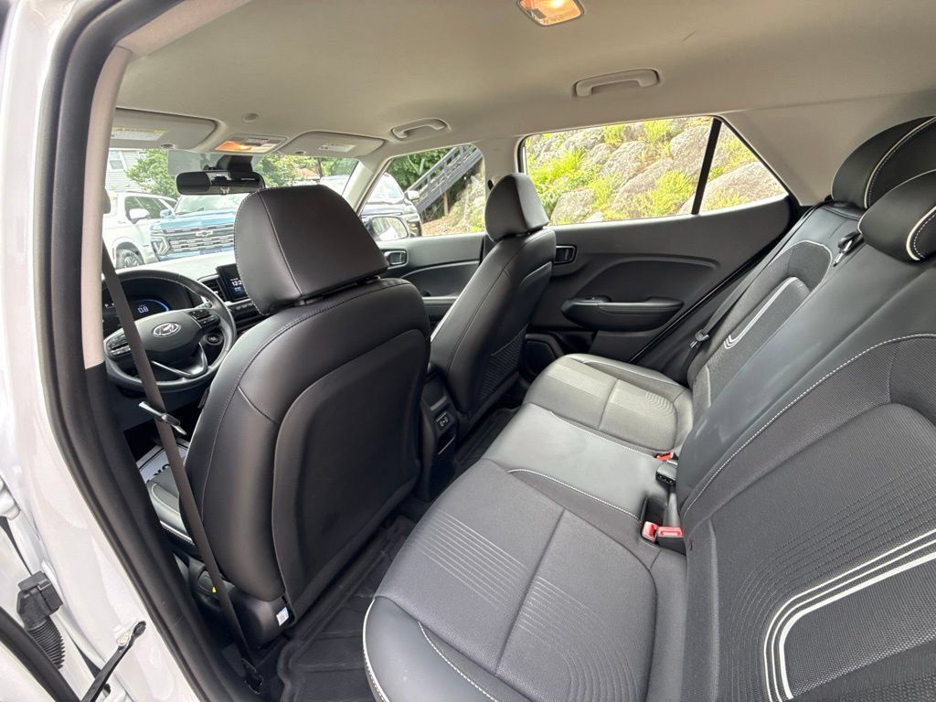 Certified 2024 Hyundai Venue Limited FWD image 21