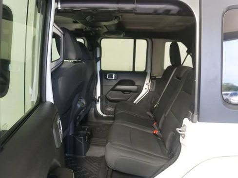 Used 2020 Jeep Wrangler Unlimited Sahara AWD/4WD image 21