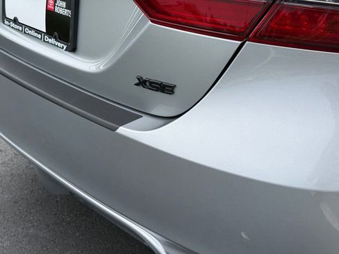 Used 2022 Toyota Camry XSE FWD image 9