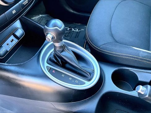 Used 2015 Kia Soul + image 16