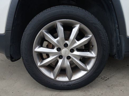 Used 2018 Jeep Cherokee Limited w/ Luxury Group image 14