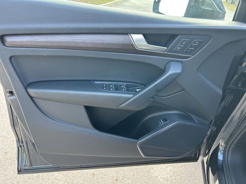 Used 2023 Audi Q5 2.0T Premium w/ Convenience Package image 17