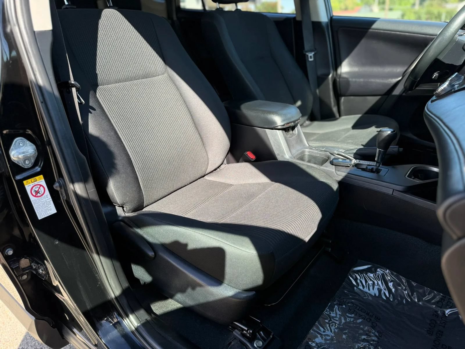 Used 2018 Toyota RAV4 XLE w/ Plus Extra Value Package FWD image 10
