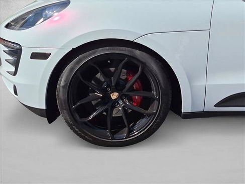 Used 2018 Porsche Macan AWD/4WD image 26