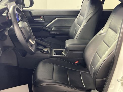 Used 2024 Toyota Tacoma TRD Sport image 13