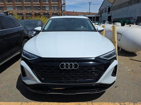 Used 2024 Audi Q8 e-tron Premium Plus AWD/4WD image 2