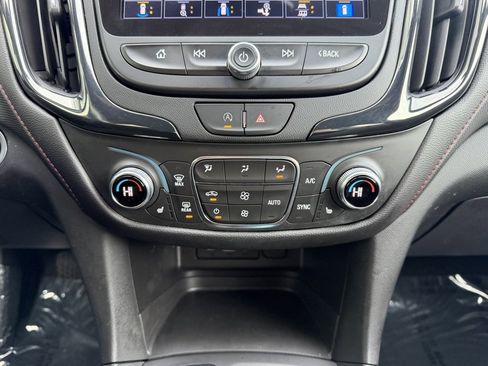 Used 2022 Chevrolet Equinox RS w/ RS Leather Package image 24