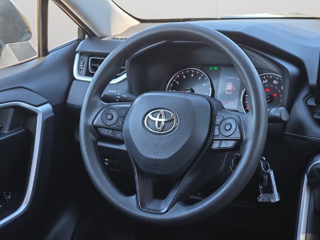 Certified 2022 Toyota RAV4 LE AWD/4WD image 18