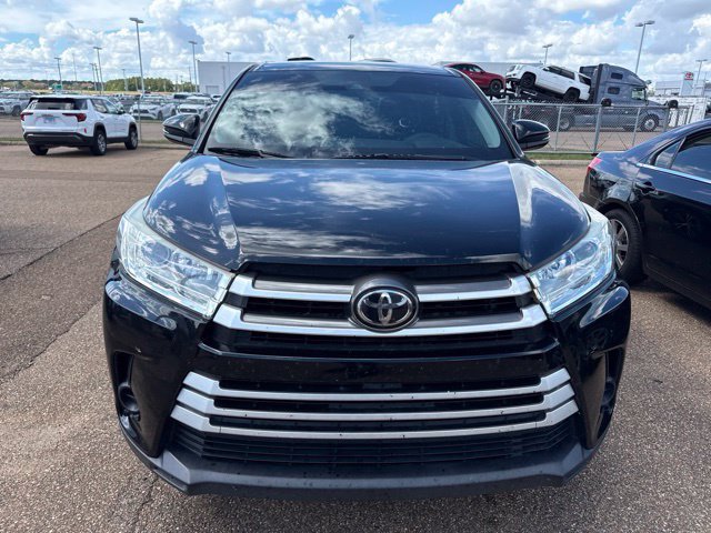 Used 2019 Toyota Highlander LE FWD image 2
