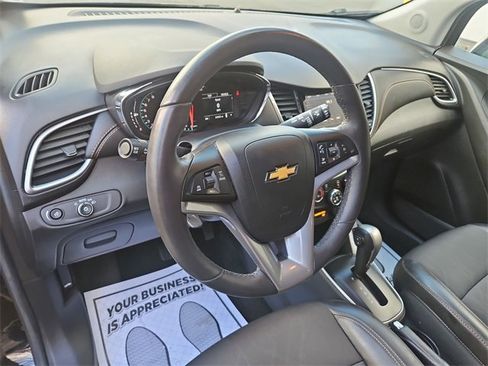 Certified 2021 Chevrolet Trax LT w/ Midnight Edition image 10