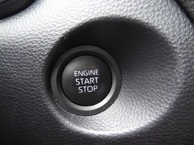Certified 2025 Toyota Corolla Cross XLE FWD image 22