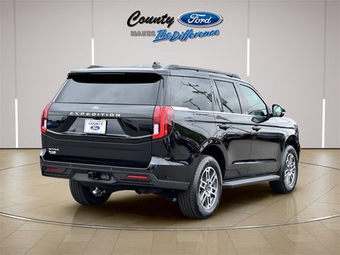 New 2025 Ford Expedition Active image 23