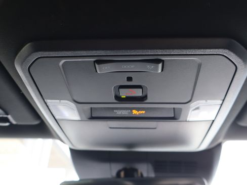 Used 2025 Toyota Tacoma TRD Sport image 33