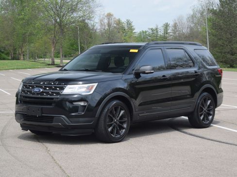 Used 2018 Ford Explorer XLT w/ Equipment Group 202A image 23