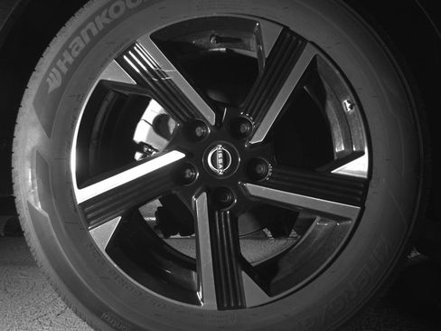 Used 2025 Nissan Sentra SV FWD image 15