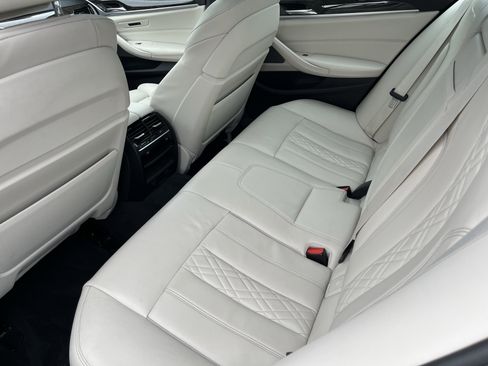 Used 2018 BMW M550i xDrive image 16