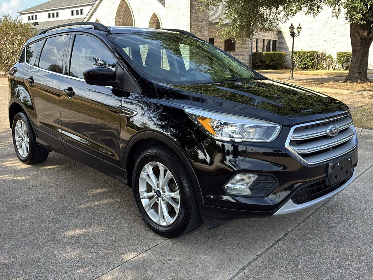 Used 2018 Ford Escape SE w/ SE Sync 3 Package FWD image 4