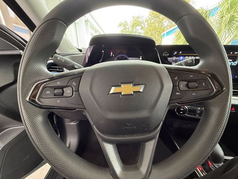 Used 2025 Chevrolet Trax LT image 28