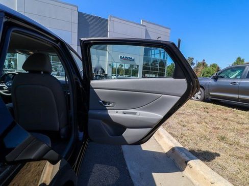 Used 2024 Hyundai Elantra SE image 50