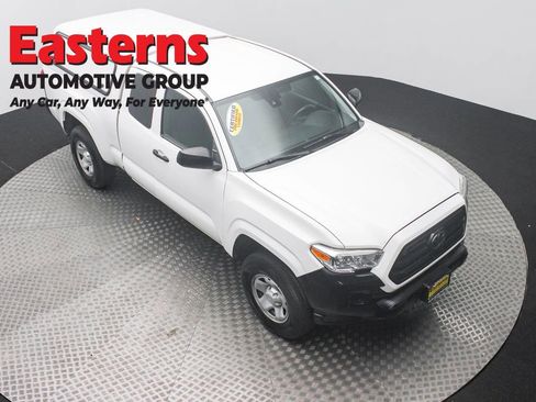 Used 2019 Toyota Tacoma SR image 3