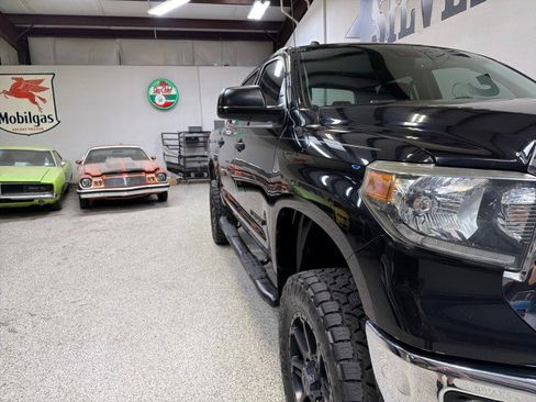 Used 2019 Toyota Tundra SR5 w/ SR5 Upgrade Package image 39