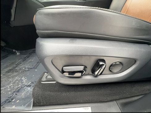 Used 2024 Lexus GX 550 w/ Cold Area Package AWD/4WD image 23