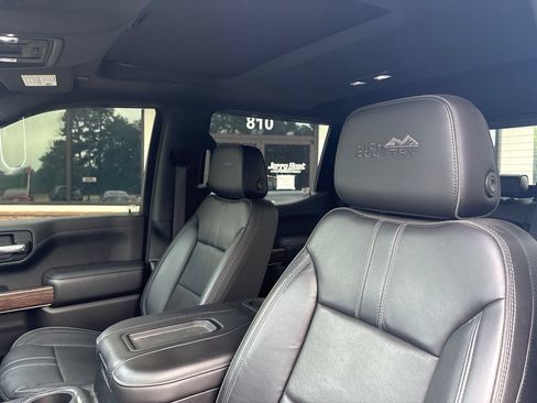 Used 2019 Chevrolet Silverado 1500 High Country w/ Technology Package AWD/4WD image 3