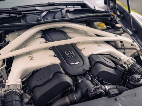 Used 2014 Aston Martin Vanquish Coupe RWD image 42