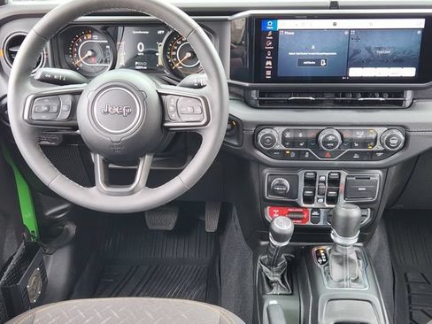 Certified 2025 Jeep Gladiator Mojave w/ Convenience Group AWD/4WD image 27
