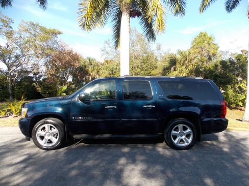 Used 2008 Chevrolet Suburban LTZ w/ LTZ Preferred Equipment Group image 5