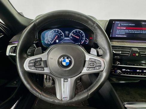 Used 2019 BMW M550i xDrive w/ Premium Package image 11