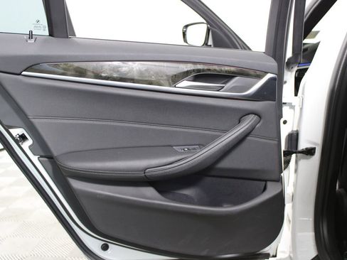 Used 2022 BMW 530i w/ M Sport Package image 31