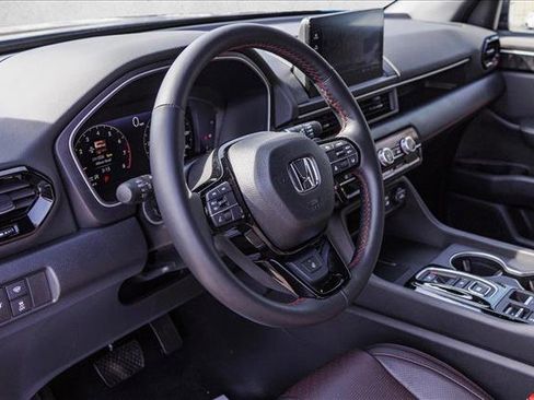 Used 2025 Honda Pilot Black Edition image 10