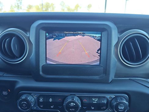 Used 2018 Jeep Wrangler Unlimited Sport S image 24