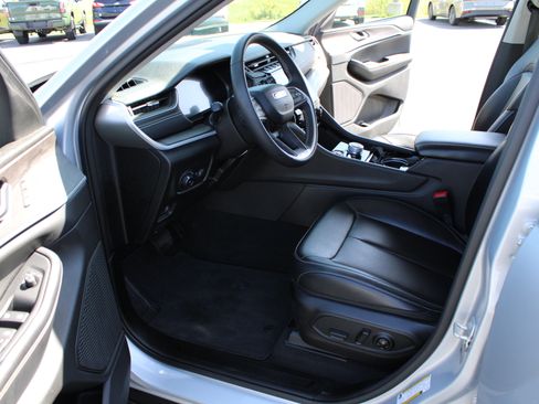 Used 2023 Jeep Grand Cherokee L Limited AWD/4WD image 19