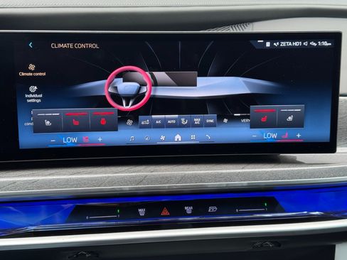 Used 2023 BMW i7 xDrive60 AWD/4WD image 29