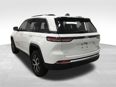 Used 2024 Jeep Grand Cherokee Limited w/ Trailer Tow Package AWD/4WD image 15