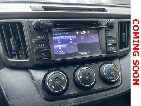 Used 2018 Toyota RAV4 LE image 9