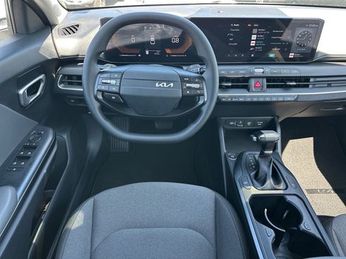 Used 2025 Kia K4 LXS image 7