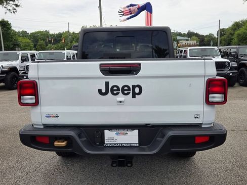 New 2026 Jeep Gladiator Sport AWD/4WD image 4