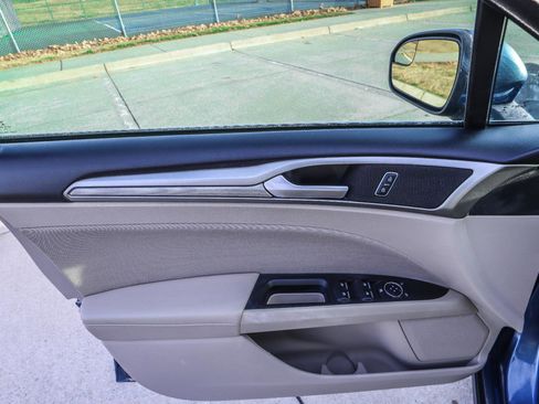 Used 2018 Ford Fusion SE image 30