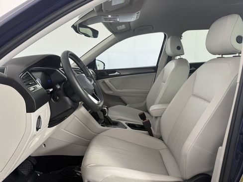 Used 2023 Volkswagen Tiguan SE FWD image 15