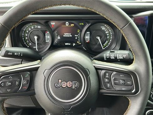 Used 2024 Jeep Wrangler Unlimited image 12