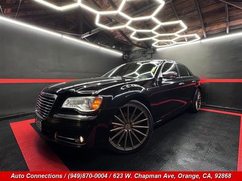 Used 2014 Chrysler 300 C image 2