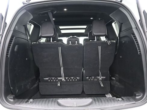 Used 2025 Chrysler Pacifica Limited image 33