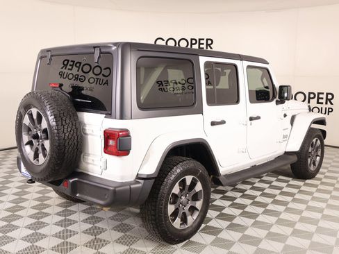 Used 2018 Jeep Wrangler Unlimited Sahara AWD/4WD image 21